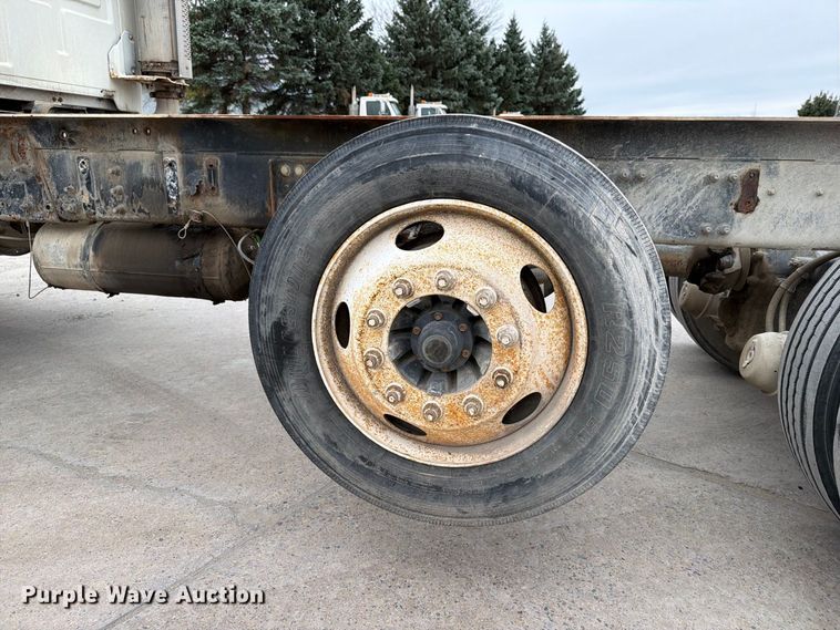 image for item FT7550 2003 Sterling Trucks L9500 Series truck cab and chassis
