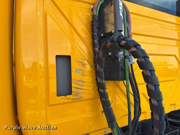 image for item FV2084 2023 International LT625 semi truck