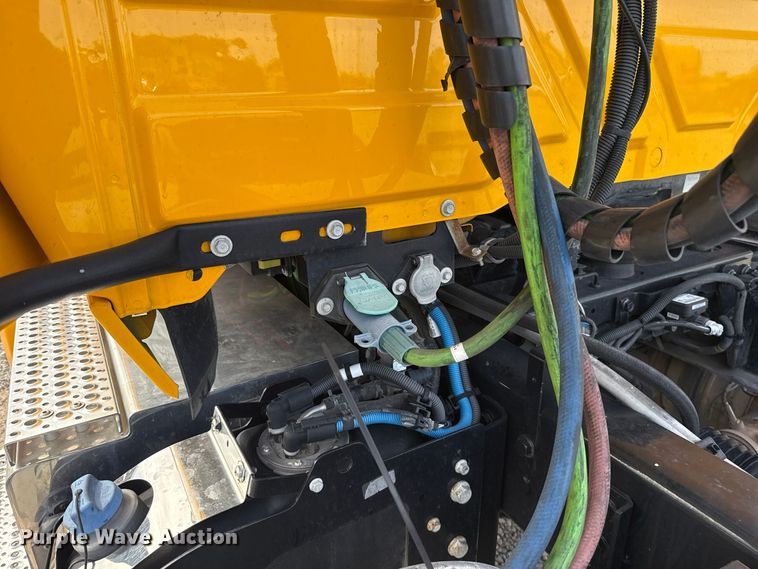 image for item FV2084 2023 International LT625 semi truck