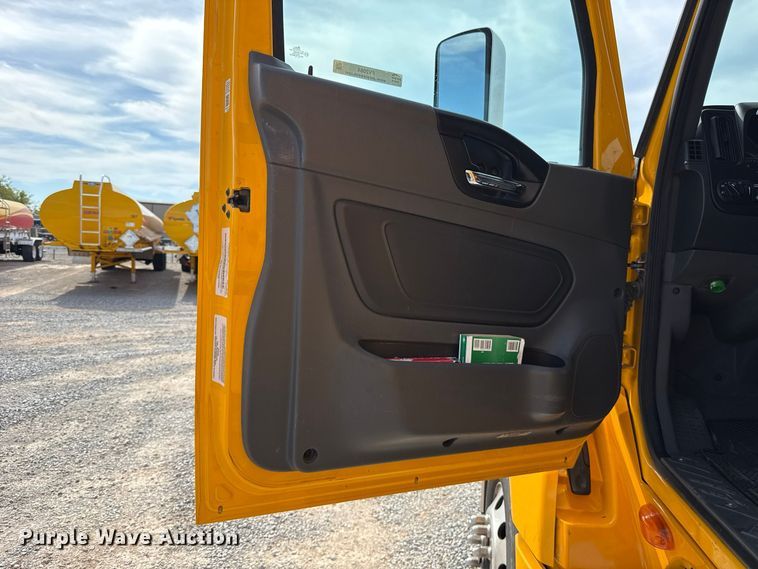 image for item FV2084 2023 International LT625 semi truck