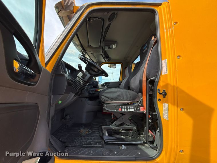 image for item FV2084 2023 International LT625 semi truck