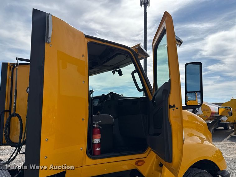 image for item FV2084 2023 International LT625 semi truck