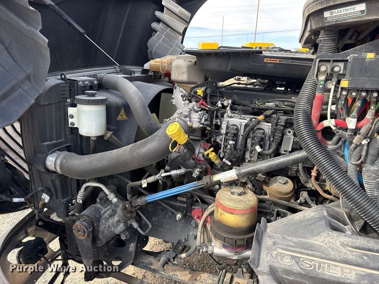 image for item FV2084 2023 International LT625 semi truck
