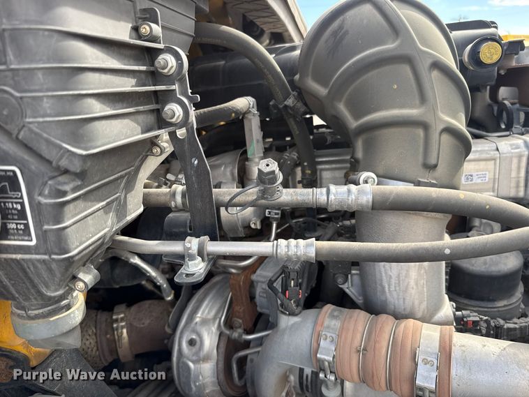 image for item FV2084 2023 International LT625 semi truck