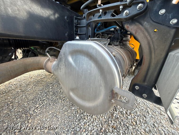 image for item FV2084 2023 International LT625 semi truck