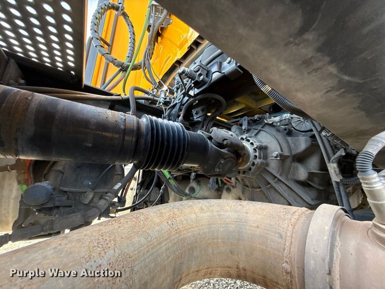 image for item FV2084 2023 International LT625 semi truck