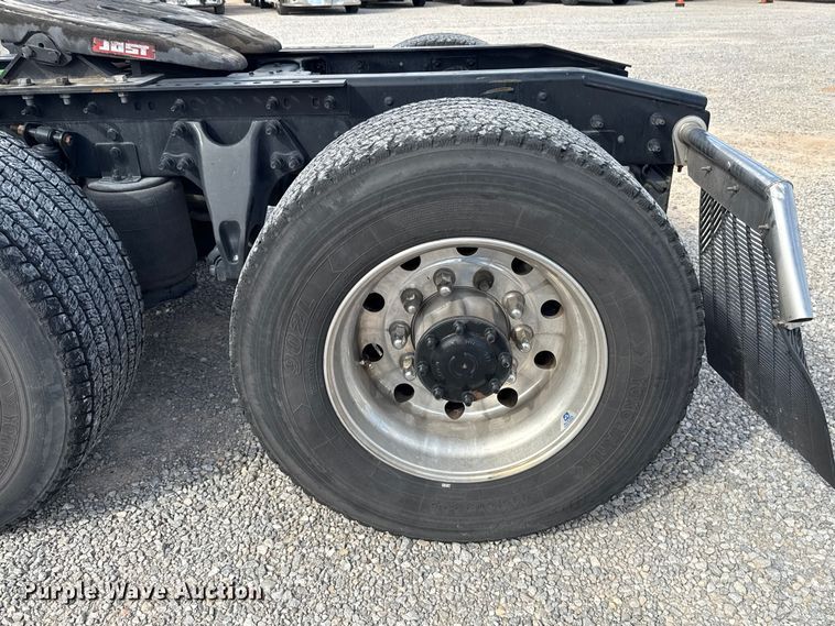 image for item FV2084 2023 International LT625 semi truck