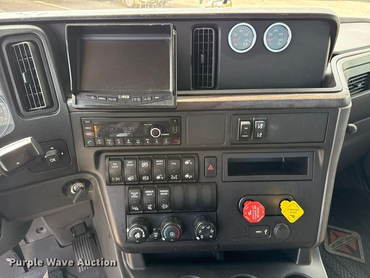 image for item FV2085 2024 International LT625 semi truck