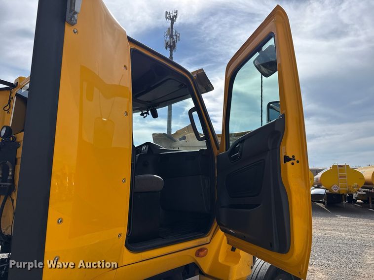 image for item FV2085 2024 International LT625 semi truck
