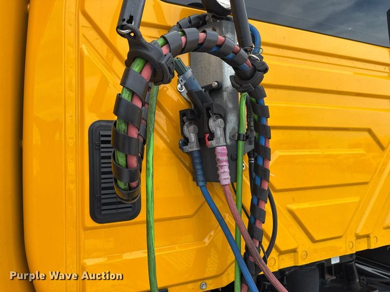 image for item FV2086 2023 International LT625 semi truck