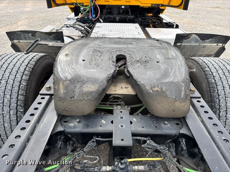 image for item FV2086 2023 International LT625 semi truck