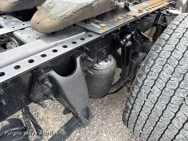 image for item FV2086 2023 International LT625 semi truck