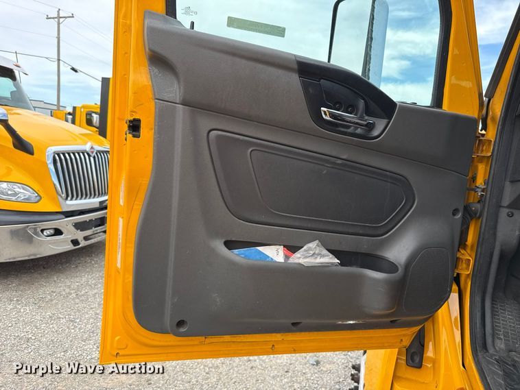 image for item FV2086 2023 International LT625 semi truck