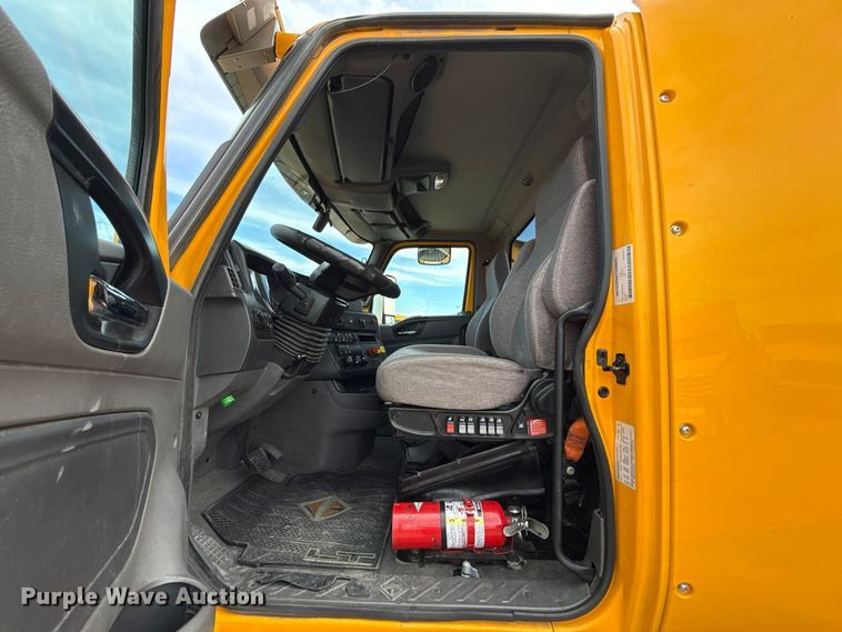 image for item FV2086 2023 International LT625 semi truck