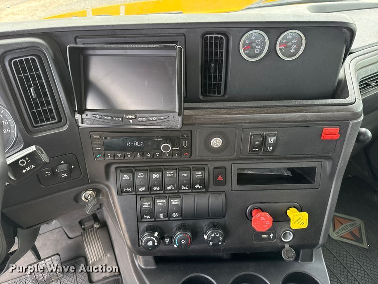 image for item FV2086 2023 International LT625 semi truck