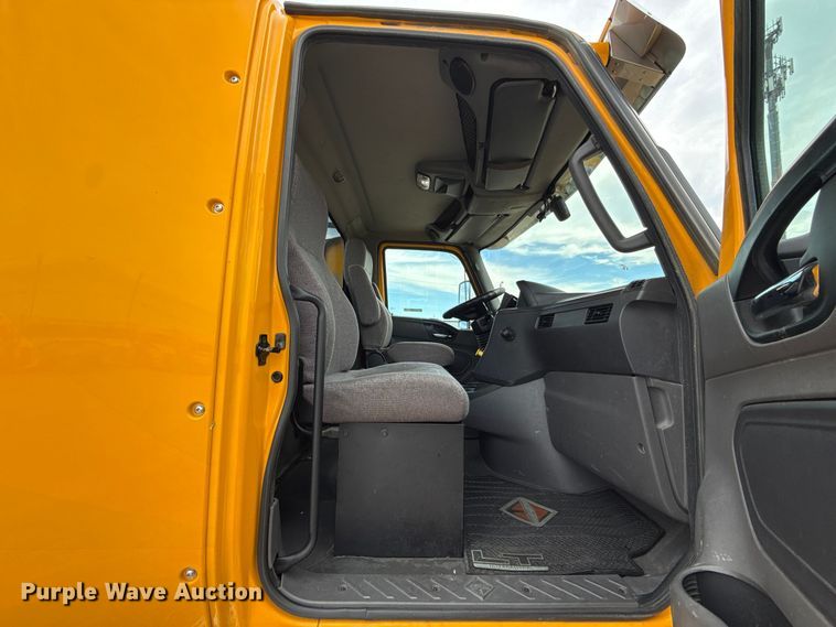 image for item FV2086 2023 International LT625 semi truck