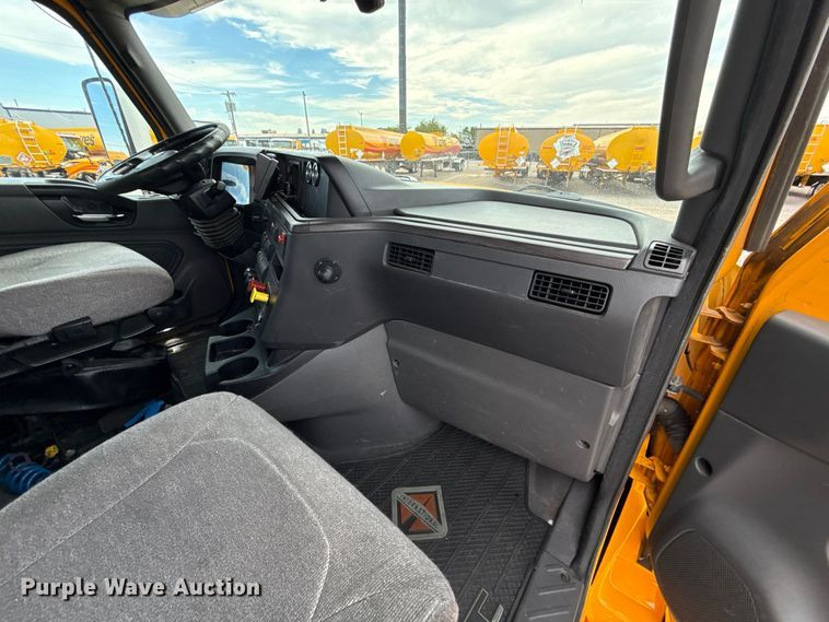 image for item FV2086 2023 International LT625 semi truck