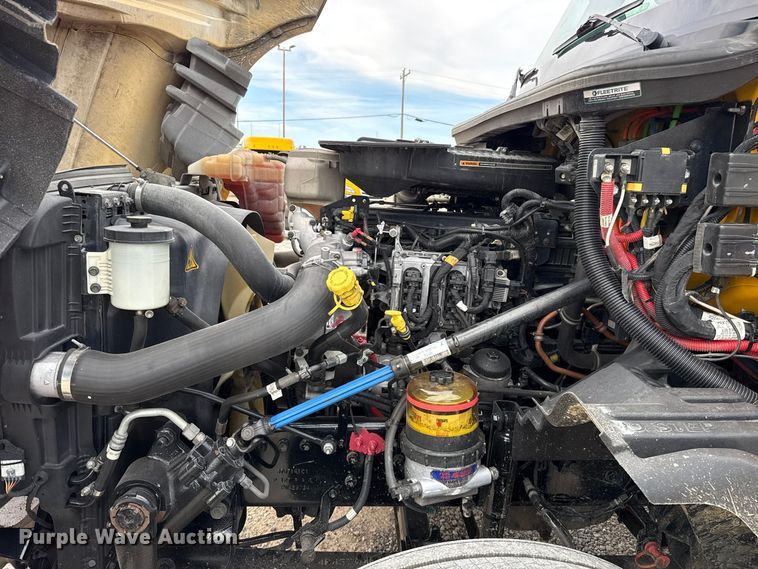 image for item FV2086 2023 International LT625 semi truck