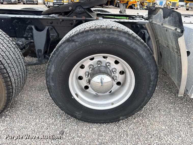 image for item FV2086 2023 International LT625 semi truck