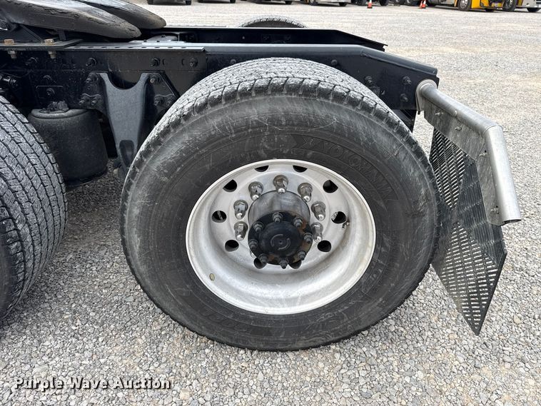 image for item FV2086 2023 International LT625 semi truck
