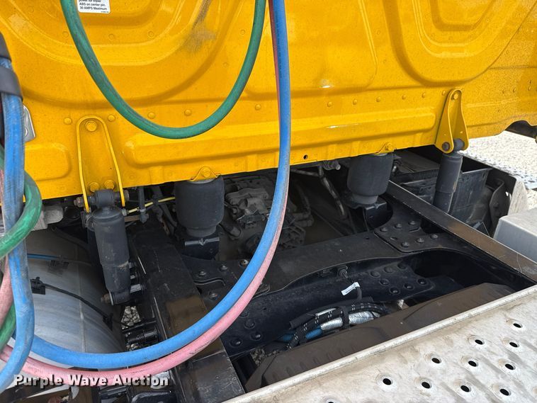 image for item FV2087 2021 Freightliner Cascadia 126 semi truck