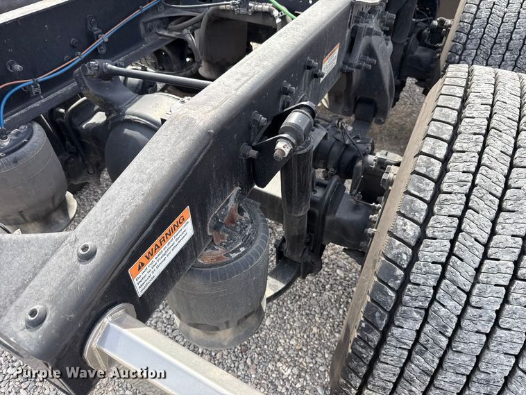 image for item FV2087 2021 Freightliner Cascadia 126 semi truck