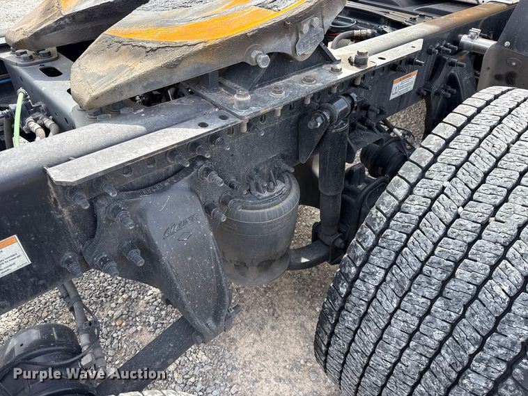 image for item FV2087 2021 Freightliner Cascadia 126 semi truck