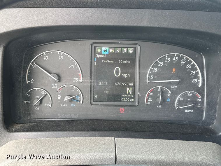 image for item FV2087 2021 Freightliner Cascadia 126 semi truck