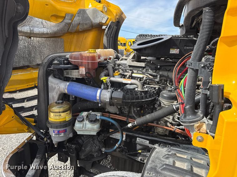 image for item FV2087 2021 Freightliner Cascadia 126 semi truck
