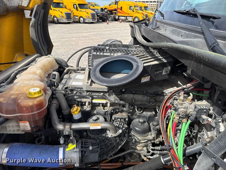 image for item FV2087 2021 Freightliner Cascadia 126 semi truck