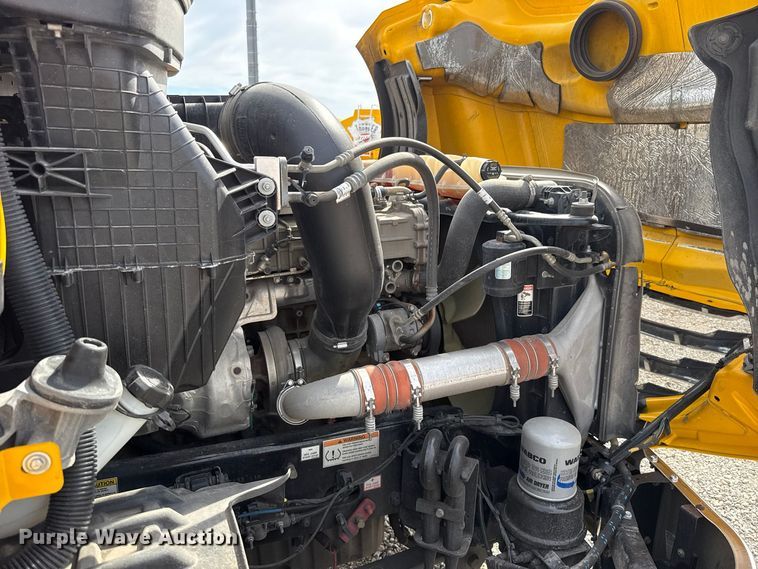 image for item FV2087 2021 Freightliner Cascadia 126 semi truck