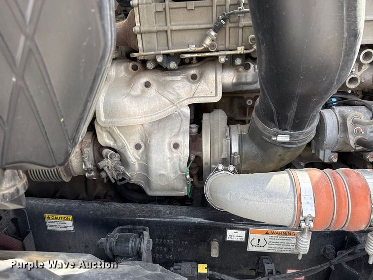 image for item FV2087 2021 Freightliner Cascadia 126 semi truck
