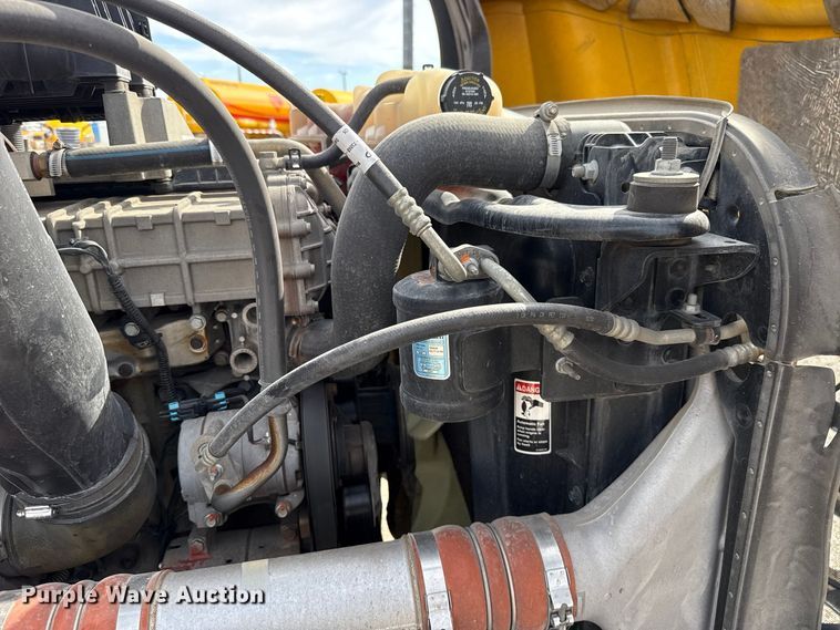 image for item FV2087 2021 Freightliner Cascadia 126 semi truck