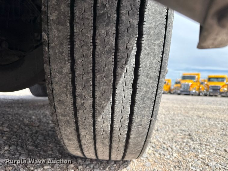 image for item FV2087 2021 Freightliner Cascadia 126 semi truck