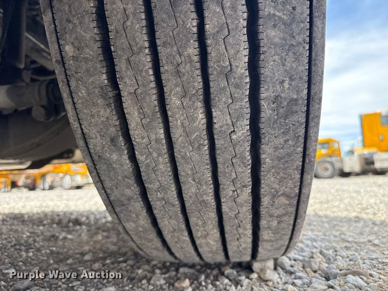 image for item FV2087 2021 Freightliner Cascadia 126 semi truck