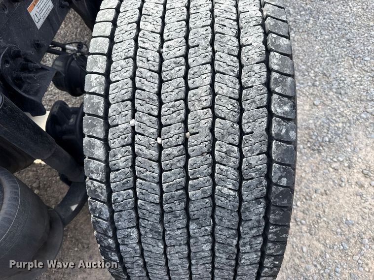 image for item FV2087 2021 Freightliner Cascadia 126 semi truck