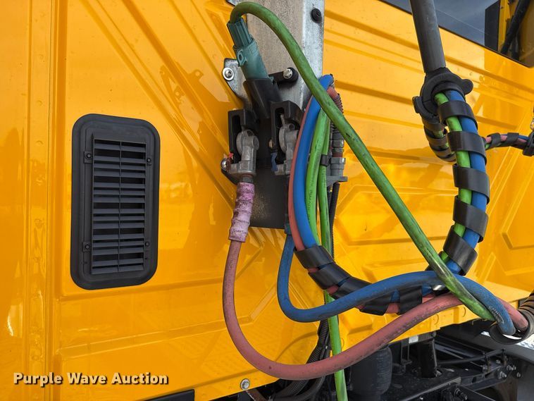 image for item FV2088 2023 International LT625 semi truck