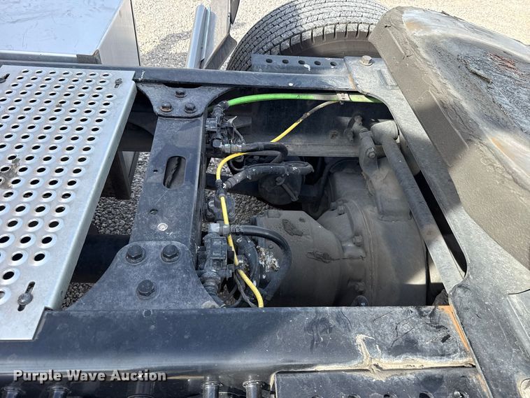 image for item FV2088 2023 International LT625 semi truck