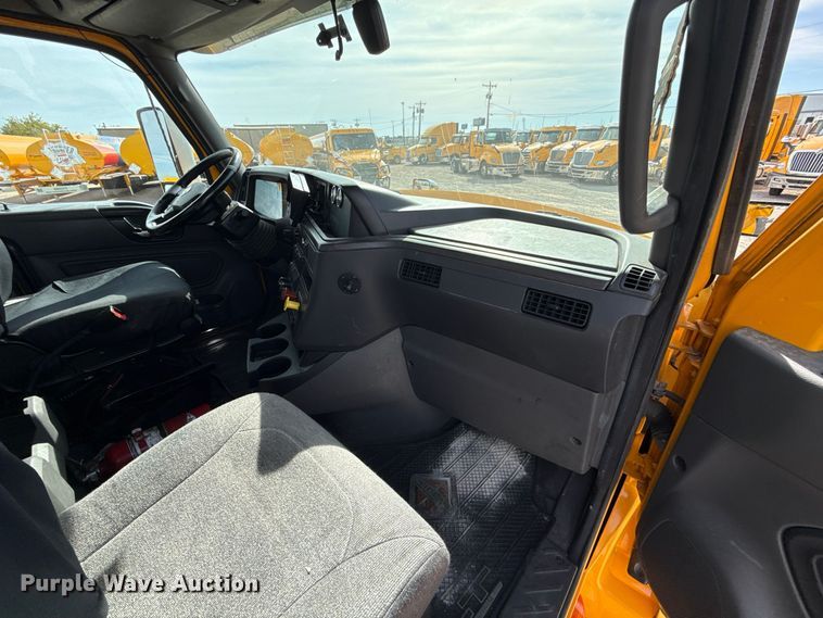 image for item FV2088 2023 International LT625 semi truck