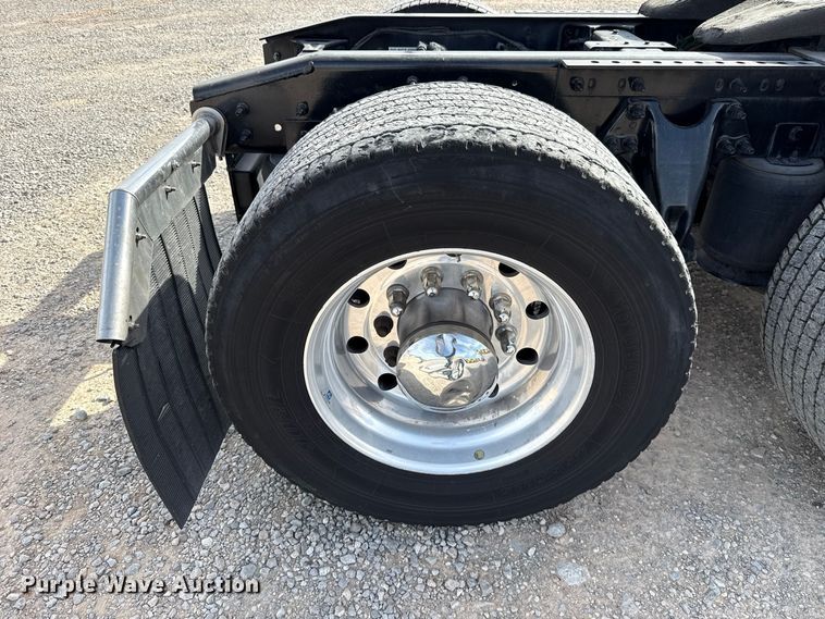 image for item FV2088 2023 International LT625 semi truck