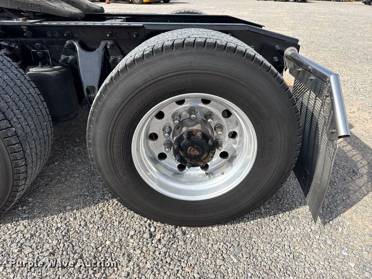image for item FV2088 2023 International LT625 semi truck