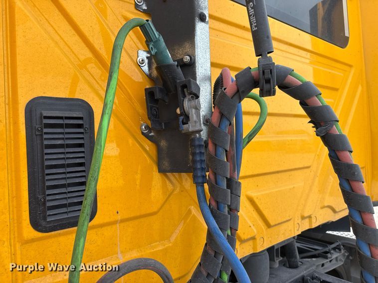 image for item FV2089 2023 International LT625 semi truck
