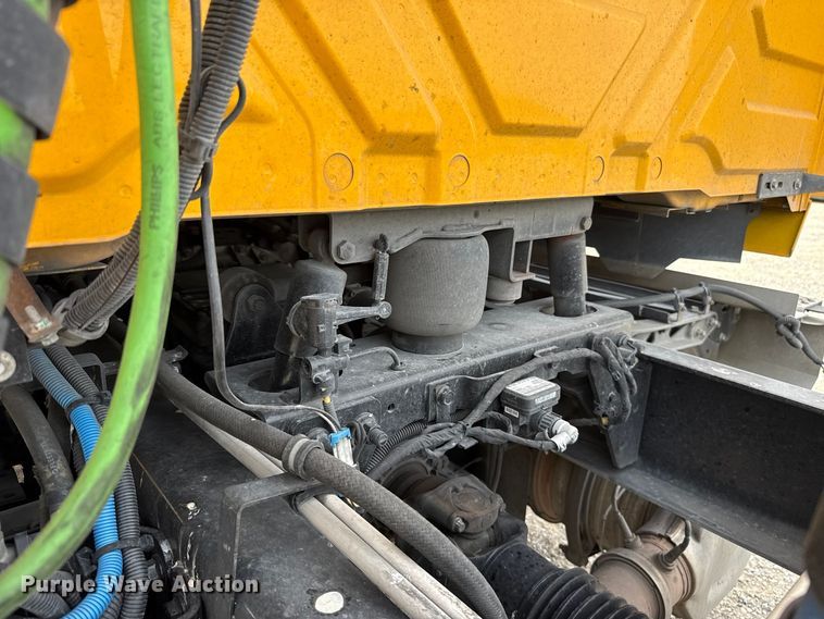 image for item FV2089 2023 International LT625 semi truck