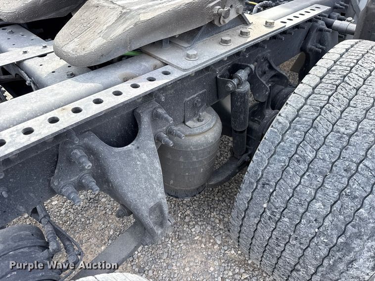image for item FV2089 2023 International LT625 semi truck
