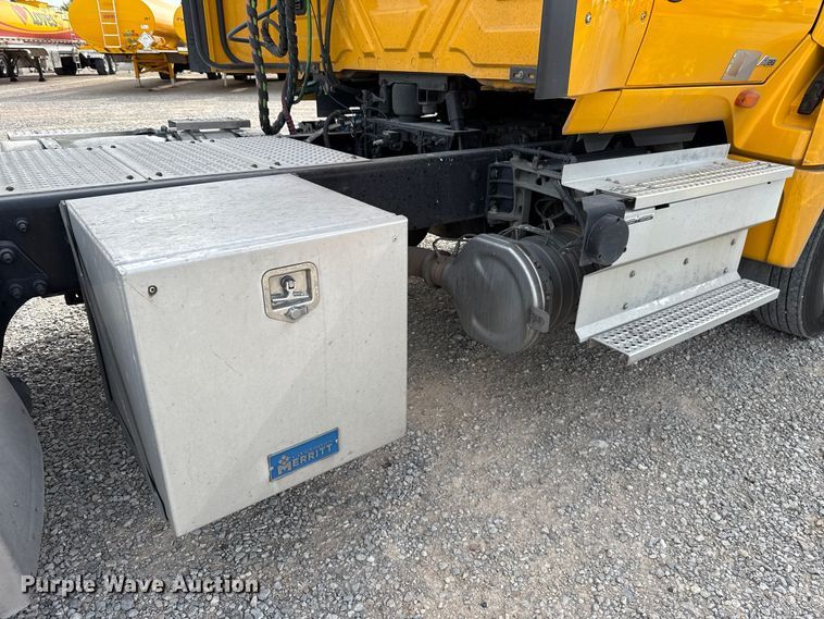 image for item FV2089 2023 International LT625 semi truck