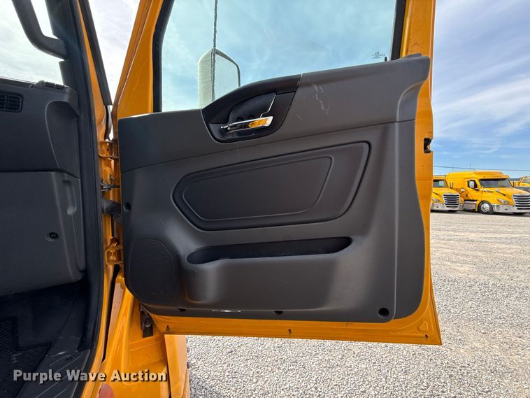 image for item FV2089 2023 International LT625 semi truck