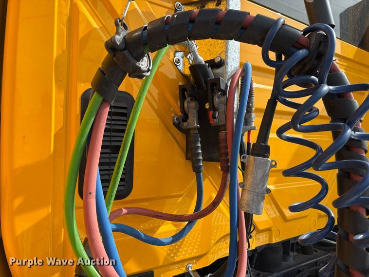 image for item FV2090 2023 International LT625 semi truck