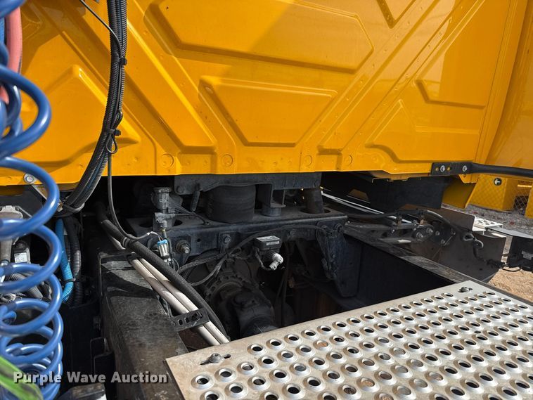 image for item FV2090 2023 International LT625 semi truck