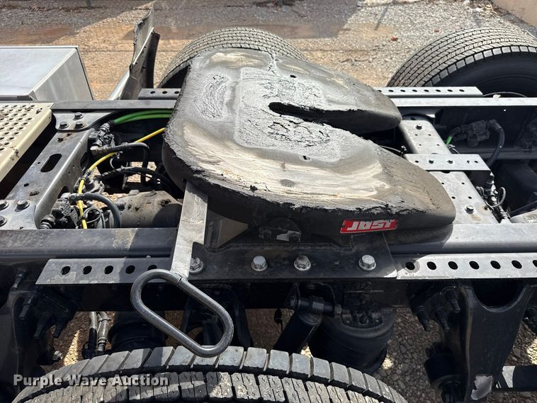image for item FV2090 2023 International LT625 semi truck
