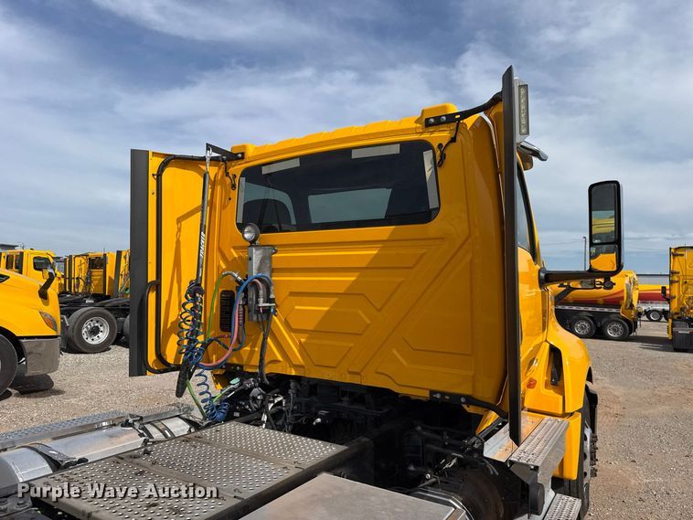 image for item FV2090 2023 International LT625 semi truck
